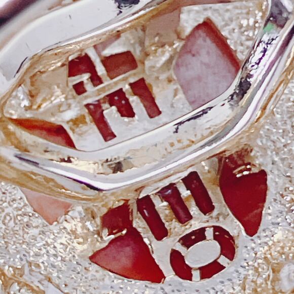 Signed Amedeo Gold Tone Victorian Revival Resin Cameo Statement Ring Size 7.25 - Picture 10 of 11